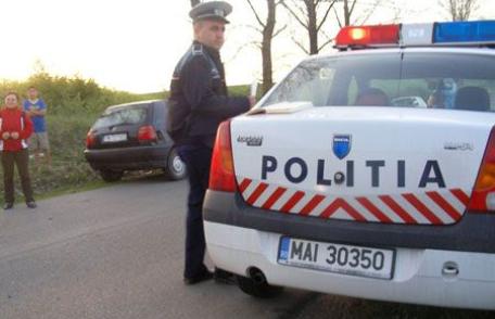 Copil de 3 ani lăsat nesupravegheat ajuns sub roțile unei mașini