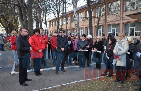 Seria întâlnirilor în colegiul Dorohoi, a candidaţilor USL, Andrei Dolineaschi şi Doina Federovici continuă - FOTO