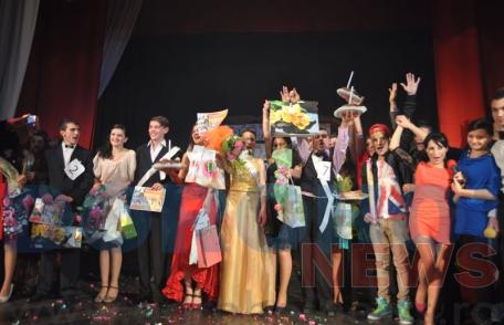Balul Bobocilor: Miss şi Mister Boboc 2012 la Liceul Tehnologic „Alexandru Vlahuţă” Şendriceni - FOTO