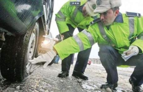 Toţi șoferii din România trebuie să ştie asta! 4000 de lei amendă dacă nu ai anvelope de iarnă