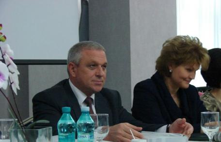 Reluarea proiectelor POSDRU în învăţământul botoşănean salutată de prefectul Costică Macaleţi