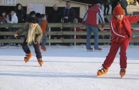 Patinoarul din Botoșani a fost deschis astăzi
