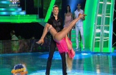 Roxana Ionescu, partenera lui George Boghian, a vrăjit juriul. Vedeta şi-a arătat posteriorul