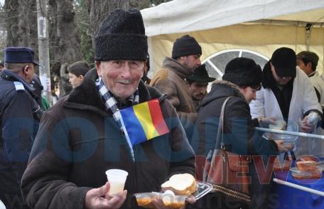 Manifestări de Ziua Naţională cu discursuri, porumbei, fasole cu cârnaţi și vin fiert – VIDEO/FOTO