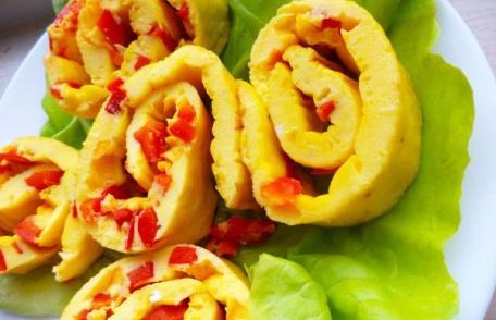 Omletă rulată cu ardei