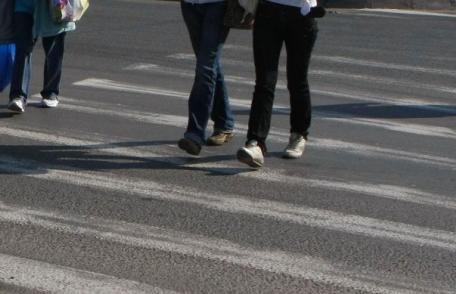 A lovit o femeie pe trecerea de pietoni şi a părăsit locul accidentului fără încuviinţarea organelor de poliţie