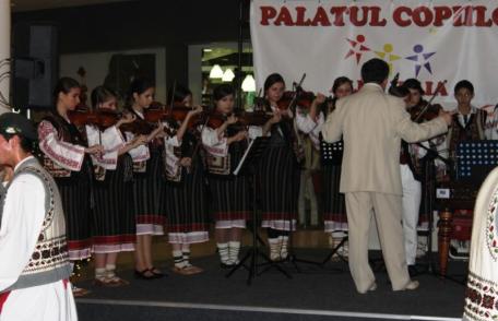 Ziua Naţională a României sărbătorită de Ansamblul Mugurelul -Mărgineanca la Alba Iulia - FOTO