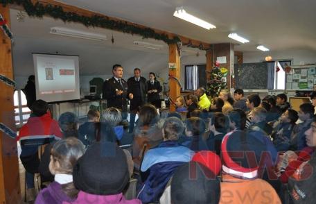 Activitate de educare a tinerilor şi a copiilor dorohoieni desfășurată de ISU Botoşani - FOTO