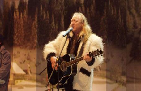 Doamne, nu se mai termină! După Fuego și Hrușcă ar putea împodobi singur bradul de Crăciun