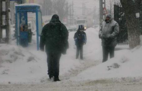 Cod galben pentru precipitaţii mixte şi ninsori abundente! Weekendul vine cu ninsoare, ploi şi vânt