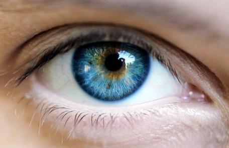 Îţi lăcrimează ochii la frig? Iată un remediu