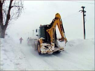 Toate drumurile naţionale ce tranzitează județul Botoșani, au fost deblocate! A reînceput viscolul!