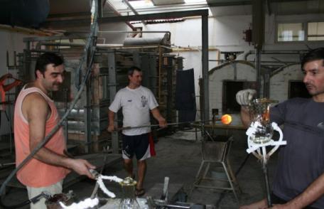 Un transport cu ornamente de Crăciun fabricate la Dorohoi a plecat spre Belgia şi Olanda