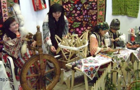 Obiceiuri de Crăciun. Fetele nemăritate se adună la şezătoare