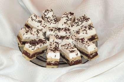 Prăjitură cu trei blaturi