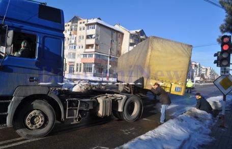 Incredibil! Un TIR şi-a pierdut remorca pe Calea Națională din Botoșani