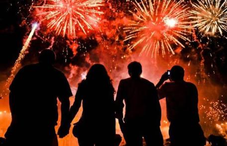 Foc de artificii spectaculos la Dorohoi, oferit de autoritățile locale, la cumpăna dintre ani! - VIDEO