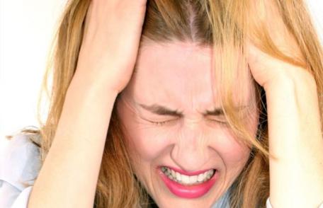 Te doare capul? Nu e de la șampanie: Boala cu 1.000 de fețe care atacă jumătate dintre români