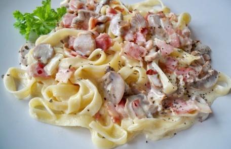 Tagliatelle cu ciuperci și smântână