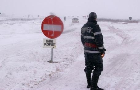 Zece drumuri din judeţul Botoşani sunt în continuare parţial blocate sau închise din cauza nămeţilor