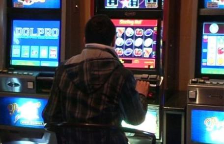 Cercetat penal pentru că a spart un aparat de jocuri electronice