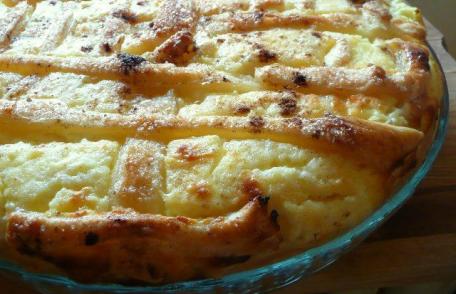 Prăjitură cu brânză și caise uscate