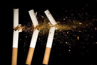 Adevărat sau fals? „Din 1 ianuarie 2013, în România fumatul este interzis în restaurante și taxiuri”