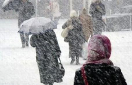 De joi, vremea se răceşte şi revin ninsorile!