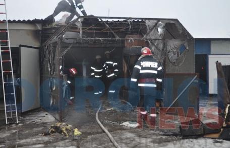 Incendiu izbucnit la un garaj situat pe Aleea Ghiocelului din Dorohoi – VIDEO/FOTO