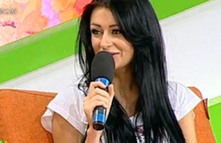 Denisa de la Bambi pare să aibă serioase probleme în căsnicie. Şi-ar fi prins soţul în pat cu amanta!