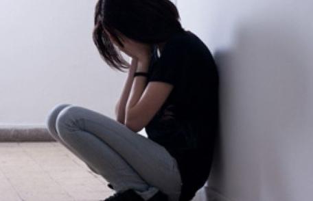 Scandal la o şcoală din Botoşani: O elevă a fost bătută de profesorul de matematică