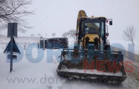 Două accidente produse astăzi în apropierea pădurii Brăiești. Un camion s-a răsturnat și unul a ajuns în șanț