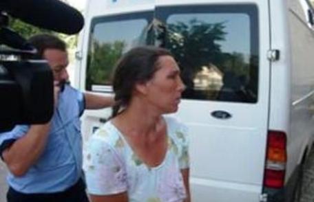 Dorohoianca care i-a dat foc verişoarei sale din gelozie, trimisă în judecată