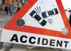 Un septuagenar a pierdut controlul mașinii pe care o conducea și a avariat alte două autoturisme
