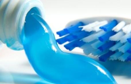 Ce ingrediente toxice se găsesc în pasta de dinţi!