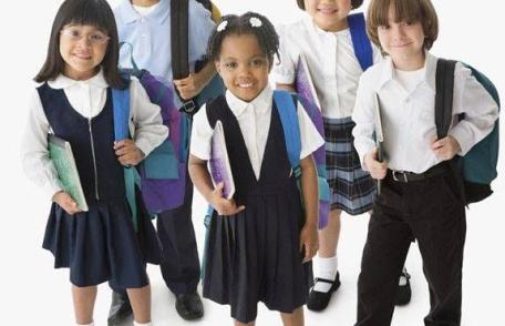 Profesorii vor introducerea uniformelor în toate școlile