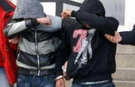 Suspecţi de comiterea a 14 furturi reţinuţi de poliţişti
