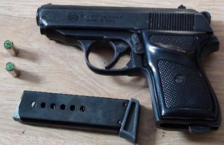 Bărbat cercetat pentru nerespectarea regimului armelor și munițiilor și trafic ilicit