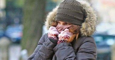 Vremea se menţine caldă în următoarele zile, dar weekendul vine cu frig