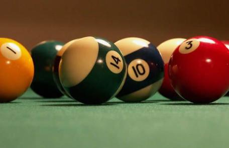 Dosar penal pentru un botoșănean care a furat cretă și o bilă de biliard