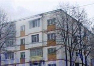 Salvat de pompieri dintr-un apartament cuprins de flăcări