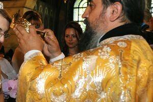 Preoții ar putea să încheie și căsătorii civile, prevede un proiect de lege