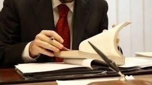 Şeful care îşi punea angajaţii să rezolve temele fetiţei sale