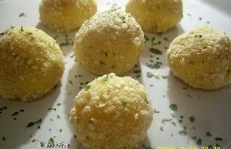 Bulgărași de cartofi cu brânză