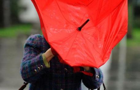 Informare meteo de ninsori, ploi și vânt puternic în toată ţara 