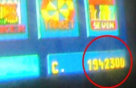 Un tânăr a câştigat aproape 19.000 de lei la păcănele, dar patronul barului nu vrea să îi dea banii