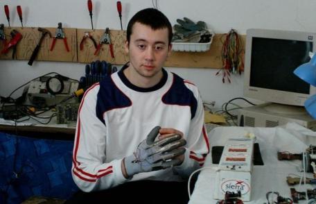 Elev de 18 ani din Botoşani, premiat de NASA pentru invenţia mâinii bionice