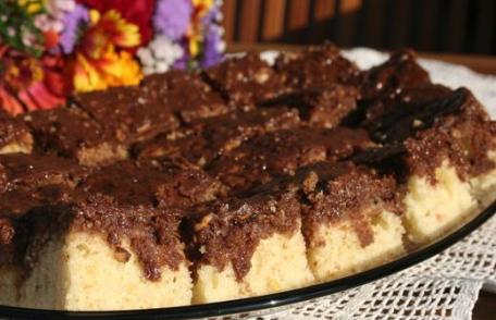 Prăjitură cu mere, ciocolată și nuci