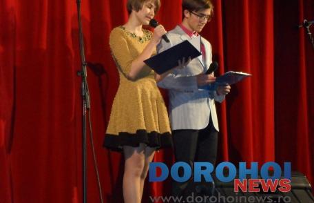 Spectacol la Sala Teatrului din Dorohoi cu elevii Liceului „Regina Maria” - FOTO