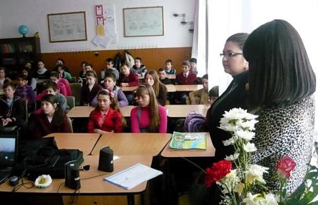 Program de prevenire a fenomenelor sociale cu risc de contagiune prezentat la Școala „Al. I. Cuza” Dorohoi - FOTO